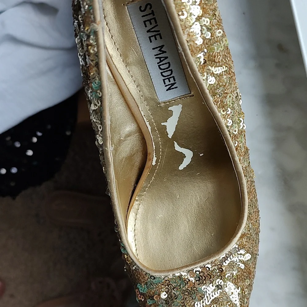 Steve Madden Gold Sequin platform heels - Picture 14 of 16